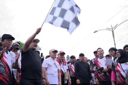 Ribuan Masyarakat Kabupaten Bartim Ikuti Jalan Sehat Bersama Gubernur